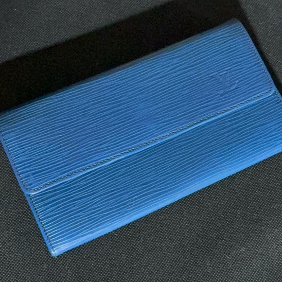 Louis Vuitton Textured Epi Wallet - Picture 2 of 14